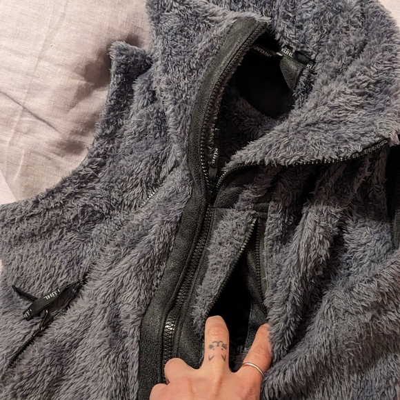 GUC Kuhl Flight Vest - Picture 8 of 15